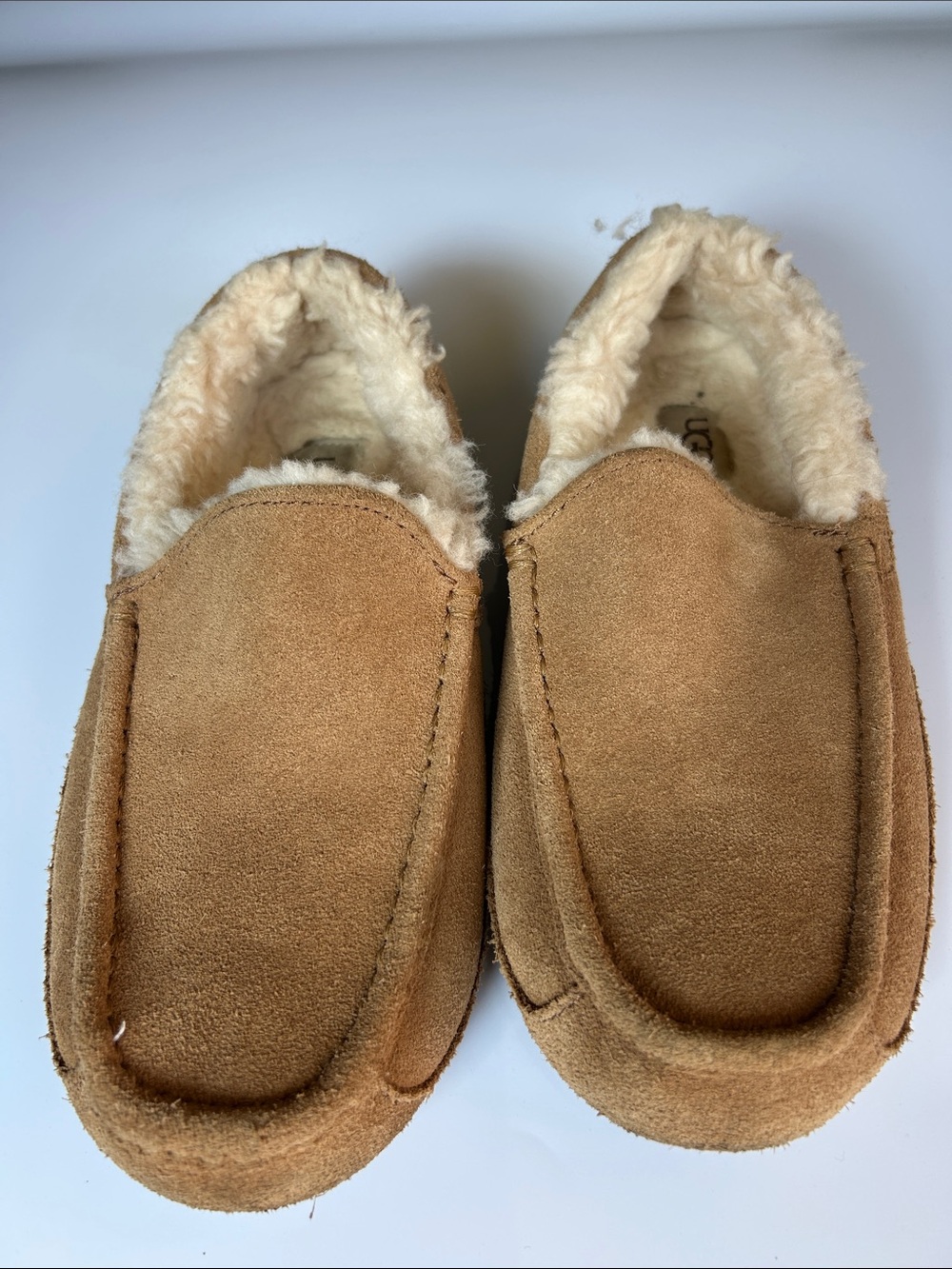 UGG mens 7 women’s 8 Chestnut Suede Shearling-Lined Slip-On Slippers